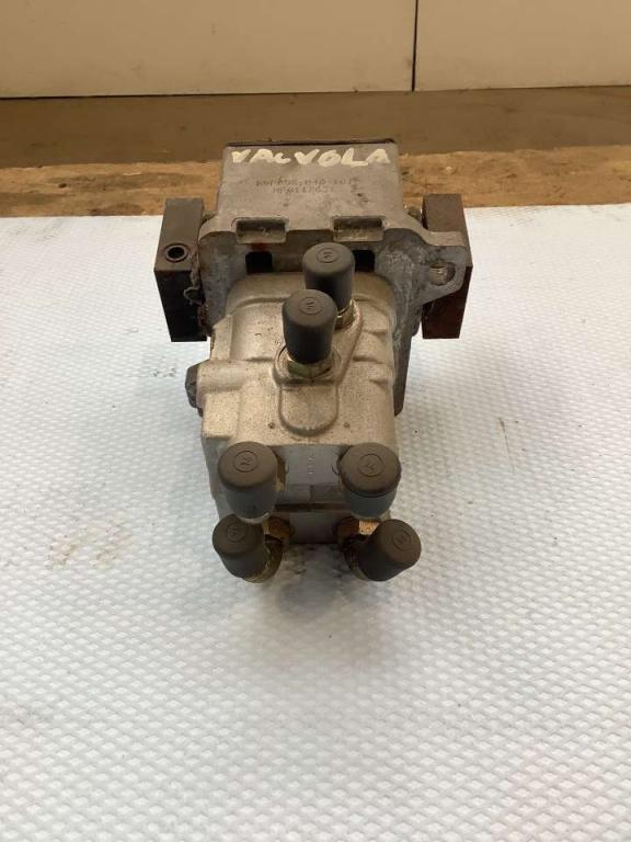 Válvula de avance para Hitachi ZX135US Foto 2