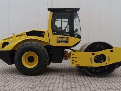 Bomag BW213 DH-5 vendida por Bove Verhuur & Verkoop