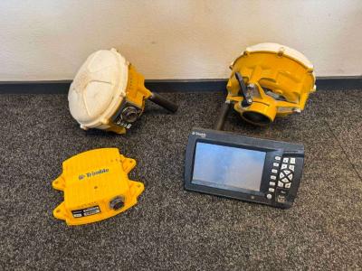 Trimble 3D GPS System CB460 vendida por Boss Machinery