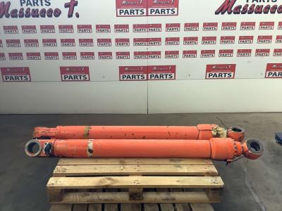 Cilndro de levantamiento para Fiat Hitachi EX215 vendida por Massucco T. Srl Area Ricambi