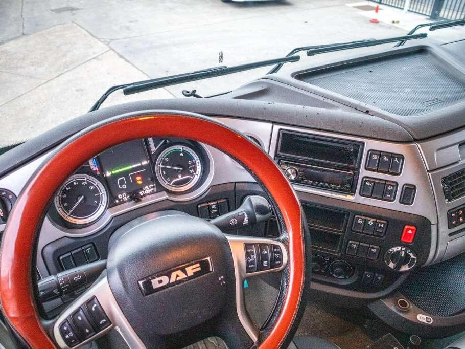Daf XF 105.460 - AJK + intarder Foto 7