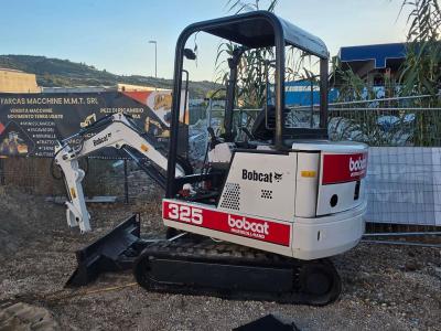 Bobcat 325 vendida por Farcas Macchine M.M.T