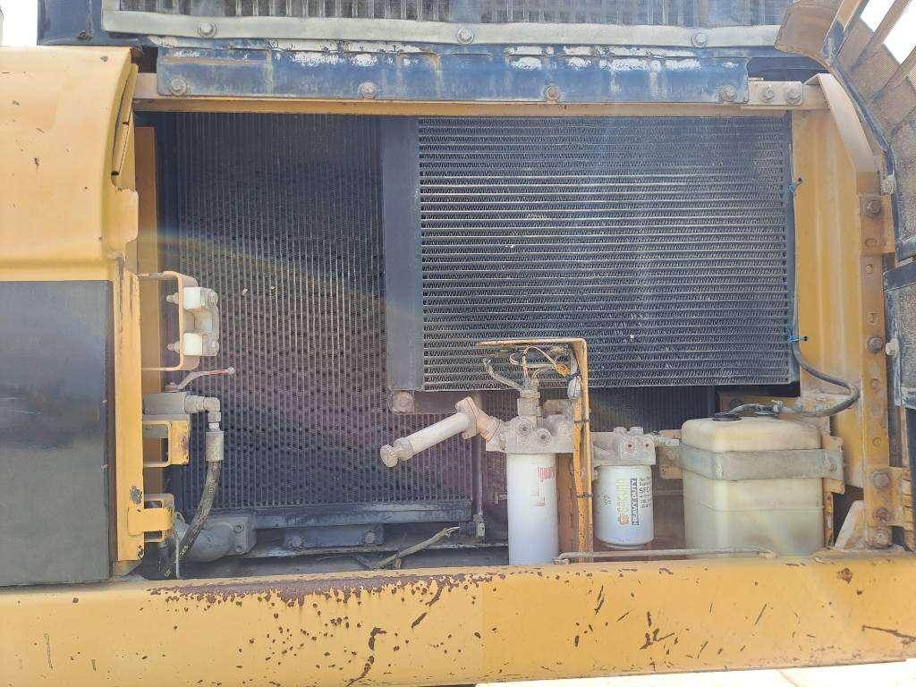 CAT 330DL UHD Foto 17