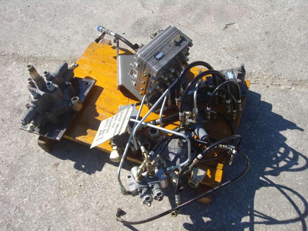 Válvula para ZAXIS 210-3 E 240-3 Foto 2