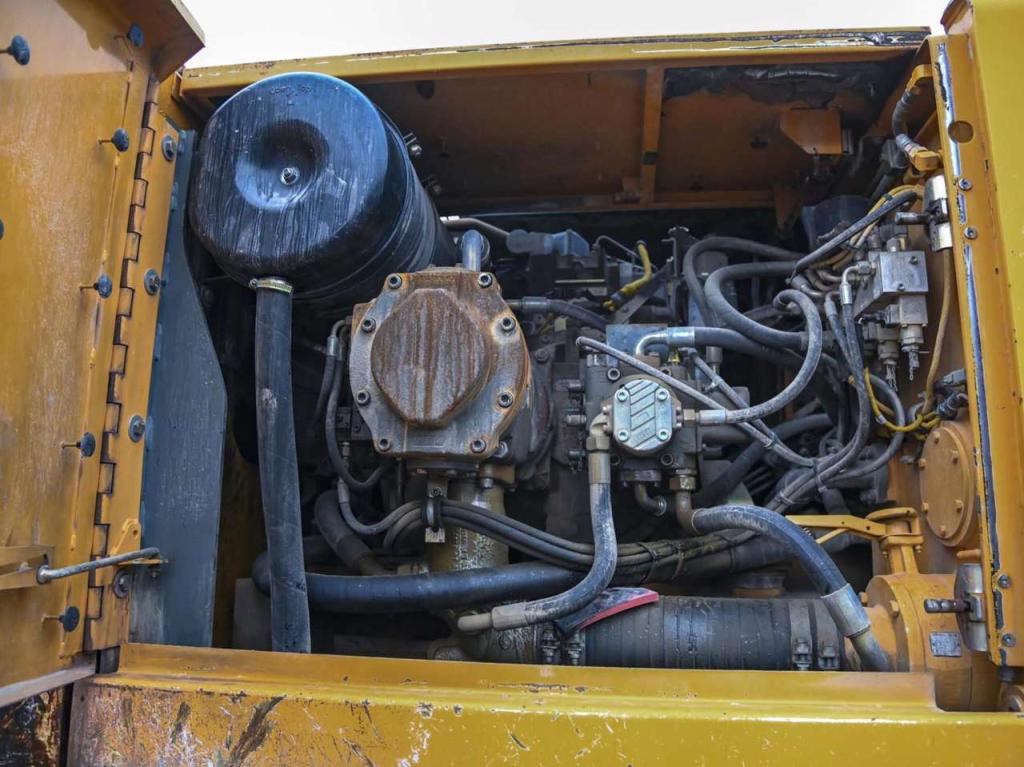 Liebherr R934B Foto 10