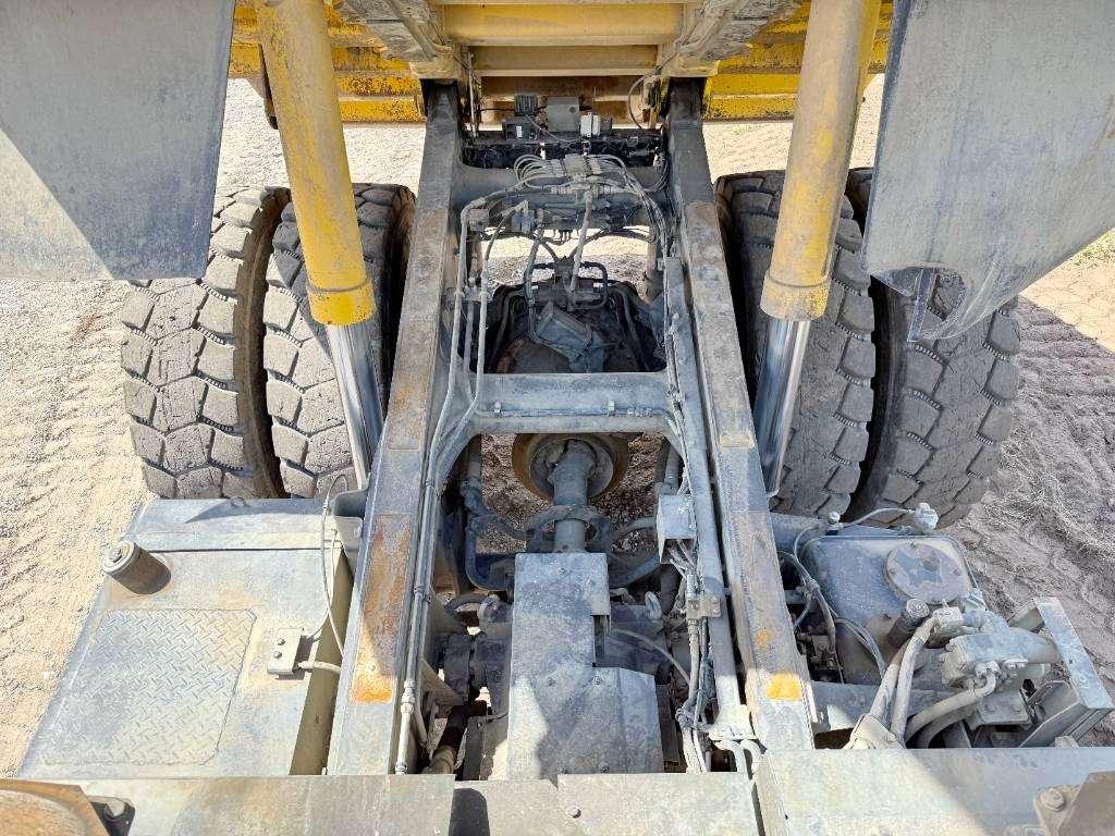 Komatsu HD 405-7 - German Machine / Automatic Greasing Foto 16