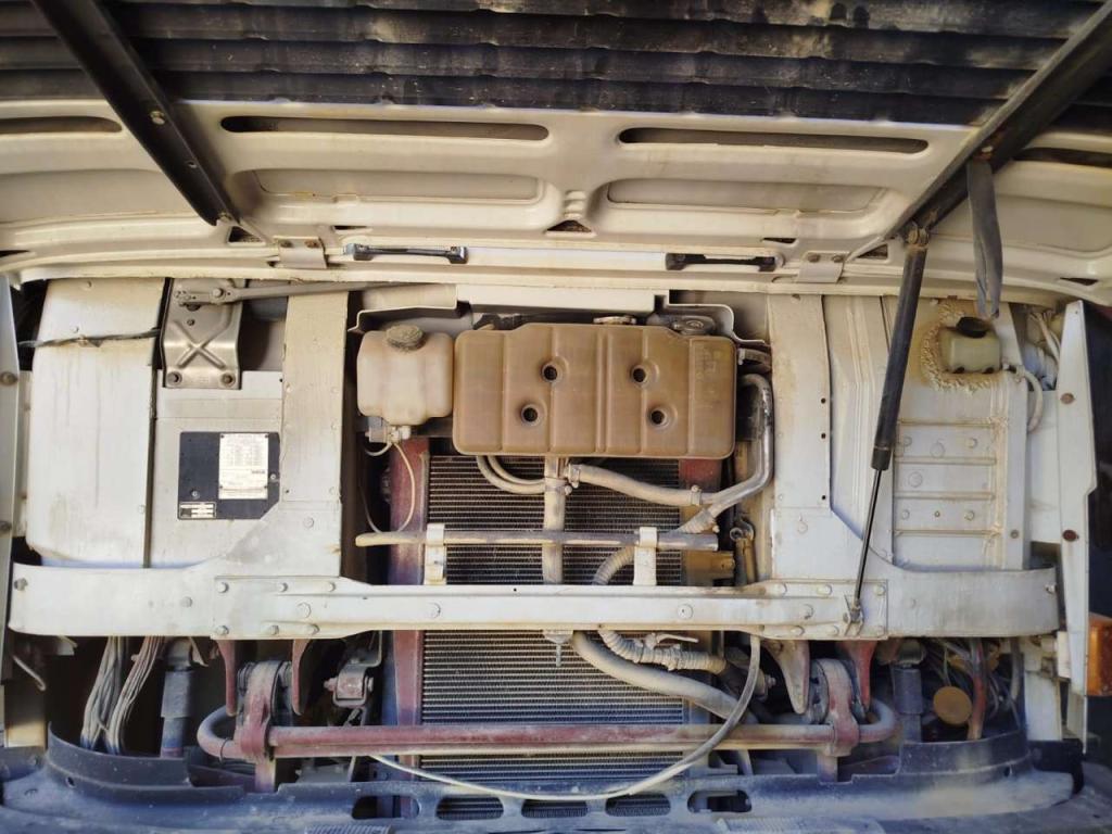 Iveco 330-36H Foto 3