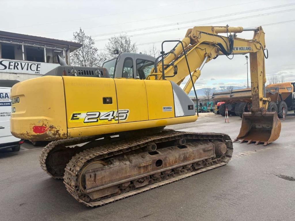New Holland E245 Foto 2