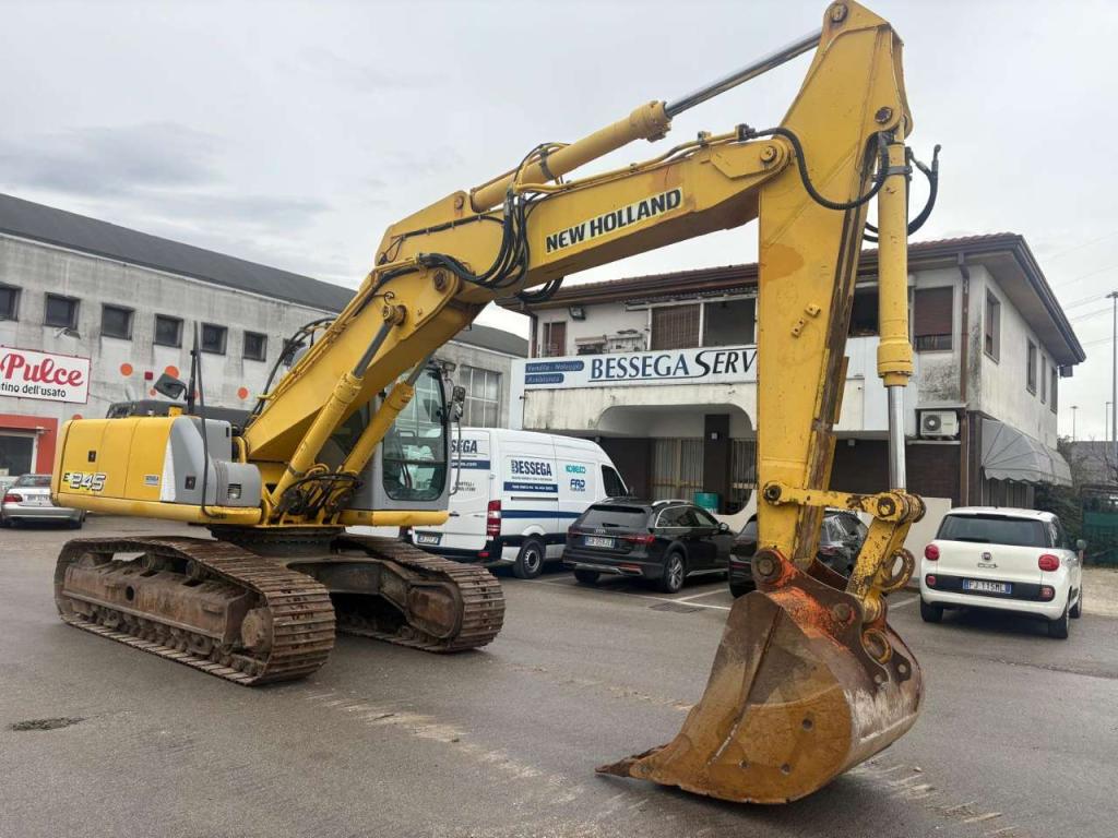 New Holland E245 Foto 3