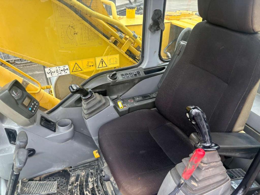 New Holland E245 Foto 5