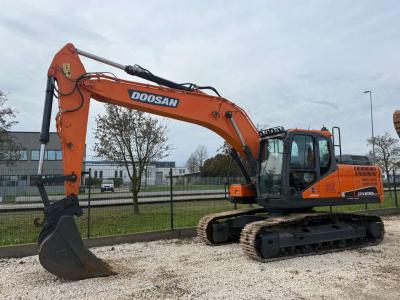 Doosan DX235-5 vendida por MEK Srl