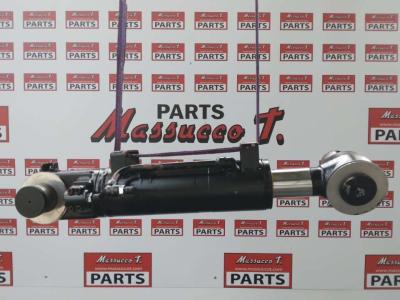 Cilindro hoja frontal para Hitachi ZX135-5 vendida por Massucco T. Srl Area Ricambi