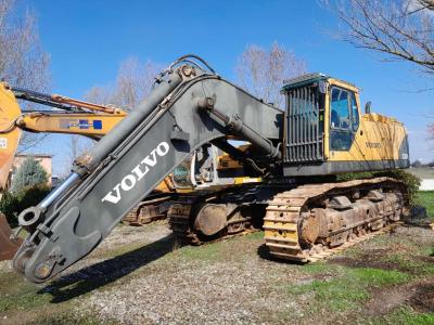 Volvo EC700B LC vendida por CERVETTI TRACTOR Srl