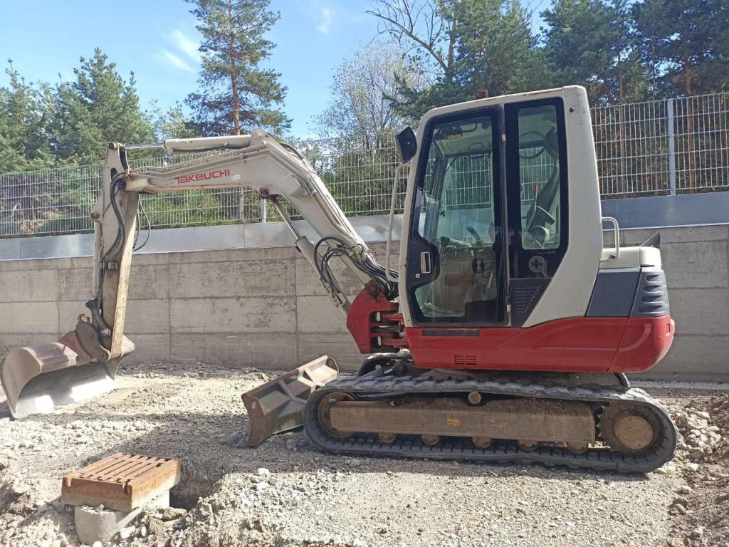 Takeuchi TB 250 Foto 1