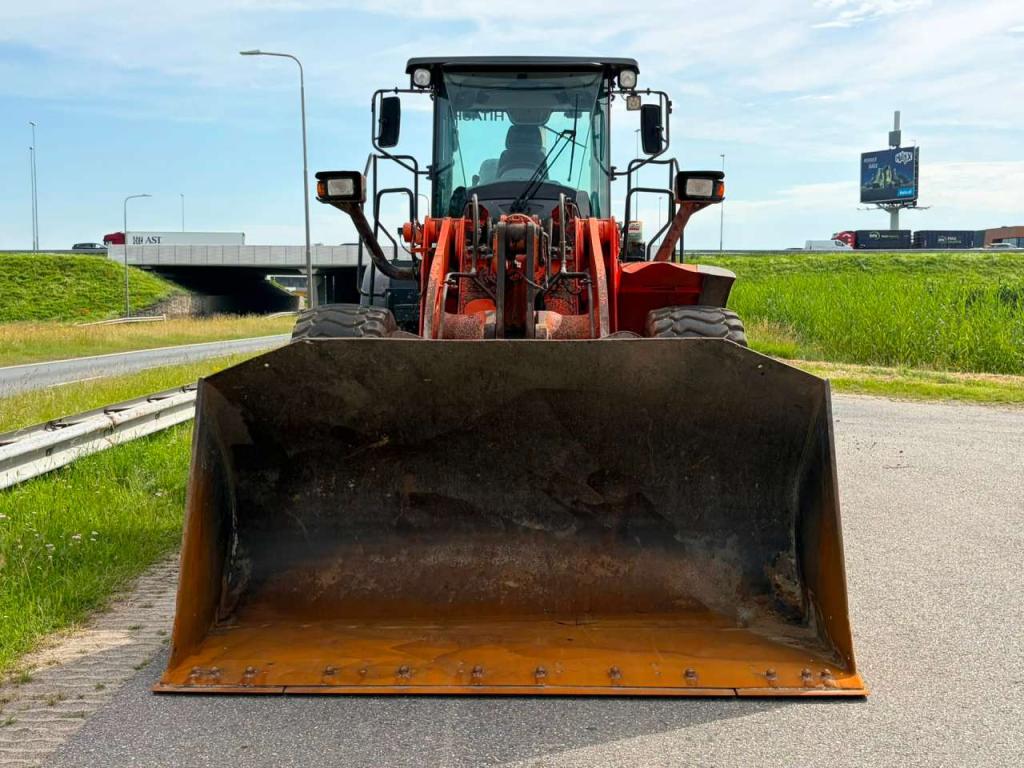 Hitachi ZW220-5B Foto 8