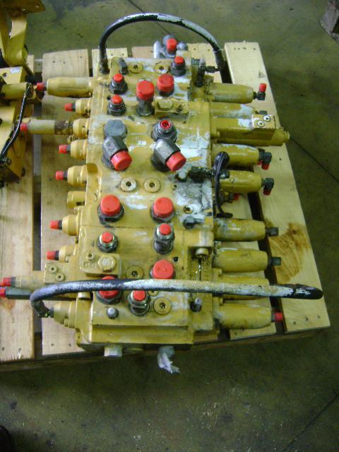 Distribuidor hidraulico para Caterpillar 312 B Foto 2