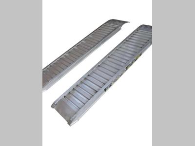 Coppia di rampe in alluminio Lunghezza 5.000 mm - Portata 7.100 kg vendida por Progetto Rampe