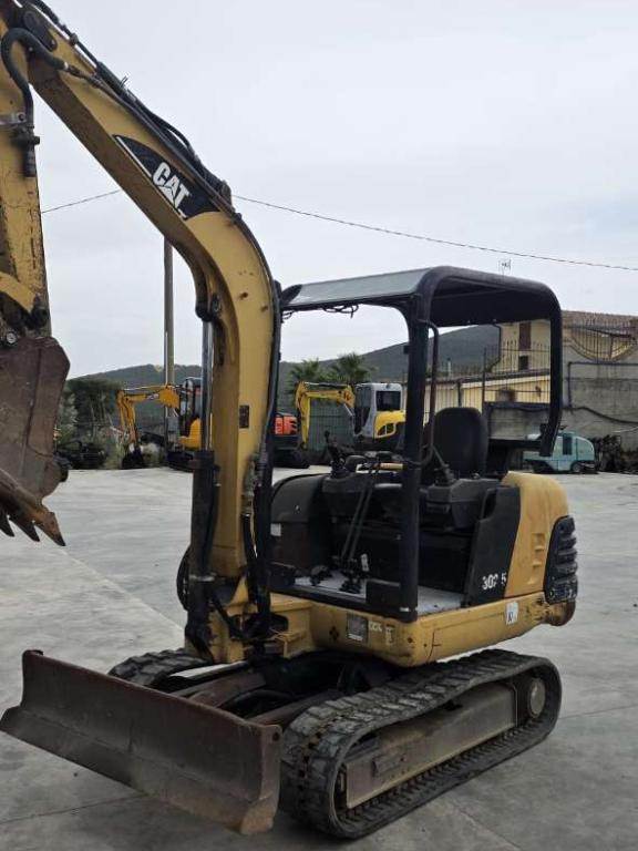 Caterpillar 302.5 Foto 1