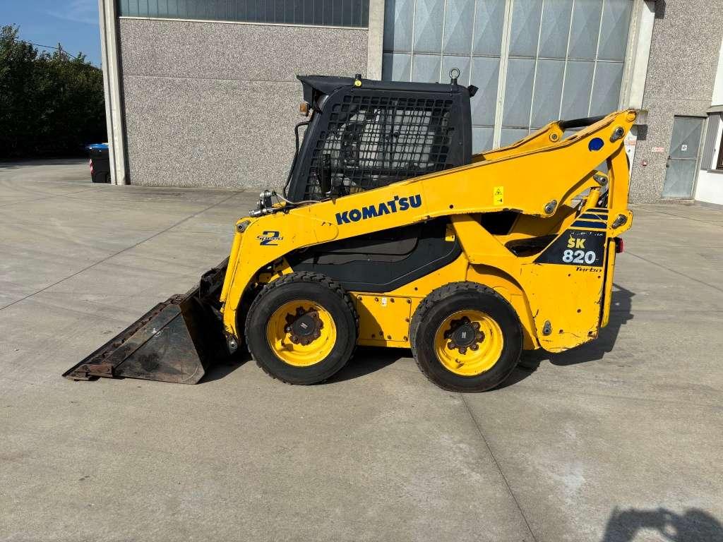 Komatsu SK 820-5E Foto 1