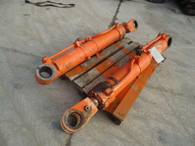 Cilndro de levantamiento para Hitachi ZW310 vendida por OLM 90 Srl