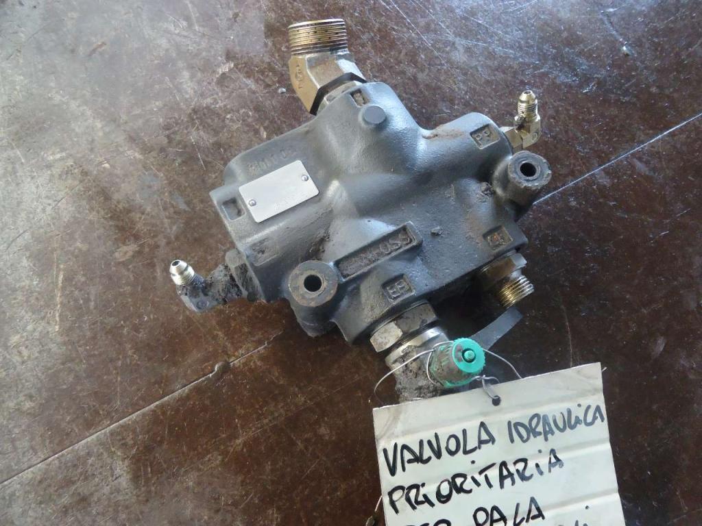 Válvula hidráulica para Fiat Hitachi W130 - (PRIORITARIA) Foto 1