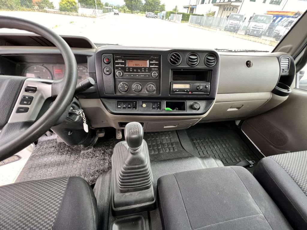 Nissan 75-18 Foto 6