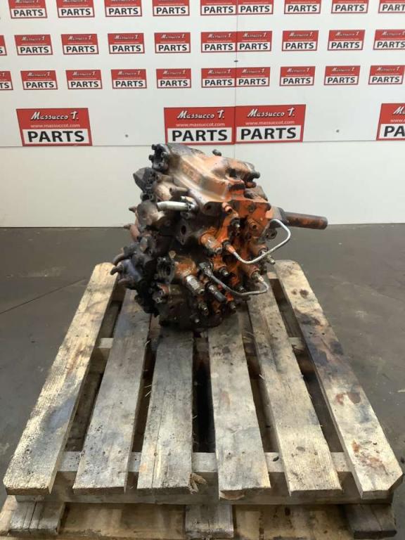 Distribuidor hidraulico para Fiat Hitachi EX 235 Foto 1