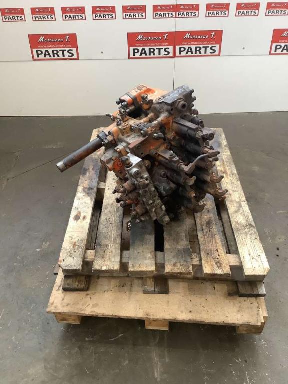Distribuidor hidraulico para Fiat Hitachi EX 235 Foto 3