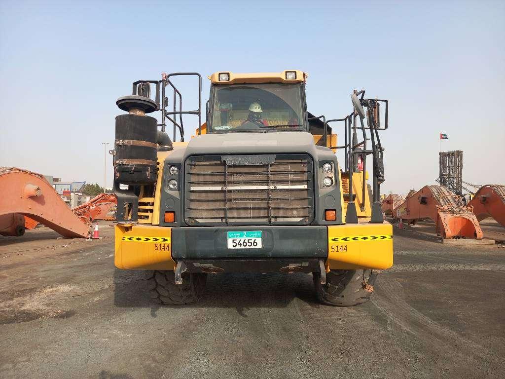 Komatsu HM400-3R (4pcs available for sale in Abu Dhabi) Foto 5