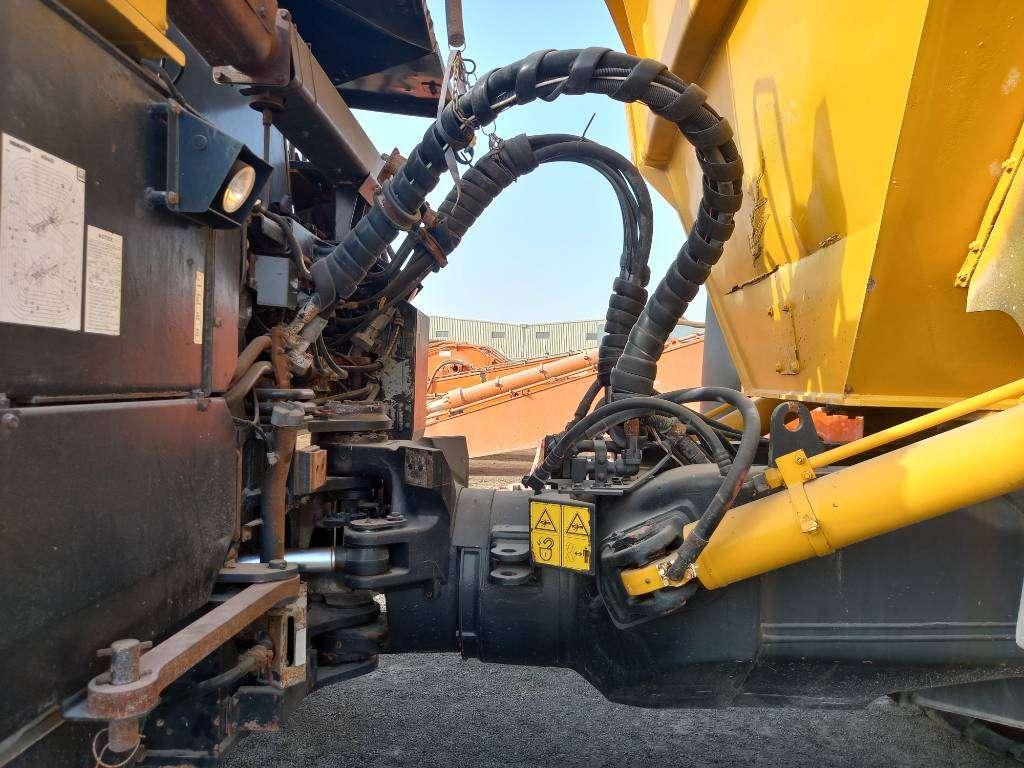 Komatsu HM400-3R (4pcs available for sale in Abu Dhabi) Foto 9
