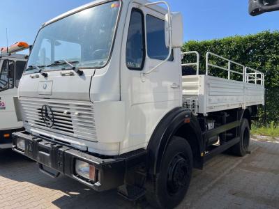 Mercedes-Benz 1017 4X4 ex army reconditioned white with crane vendida por Big Machinery