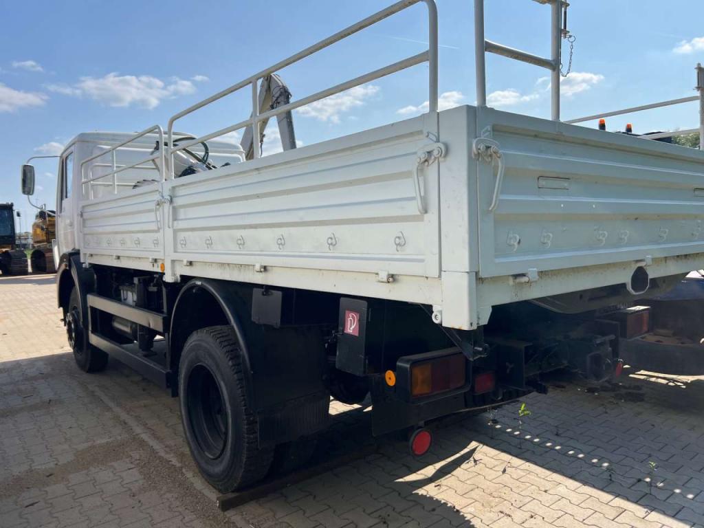 Mercedes-Benz 1017 4X4 ex army reconditioned white with crane Foto 2