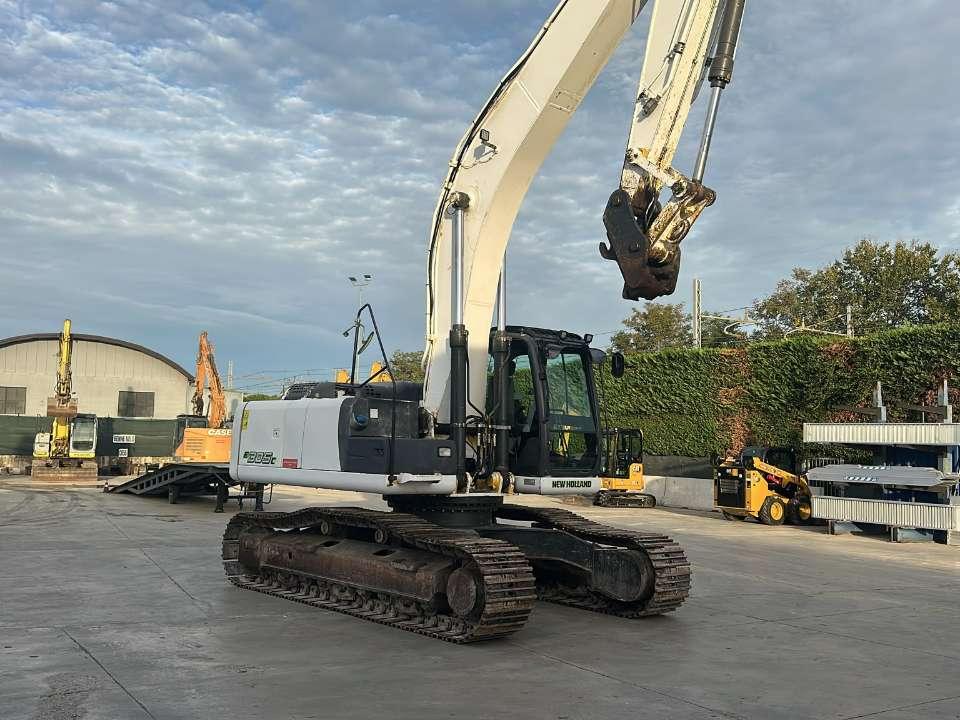 New Holland E 305 C Foto 2