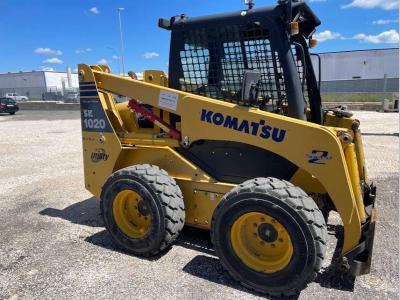 Komatsu SK1020 vendida por C.N.M. Srl
