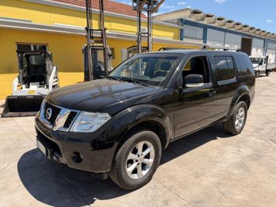 Nissan Pathfinder Foto 1