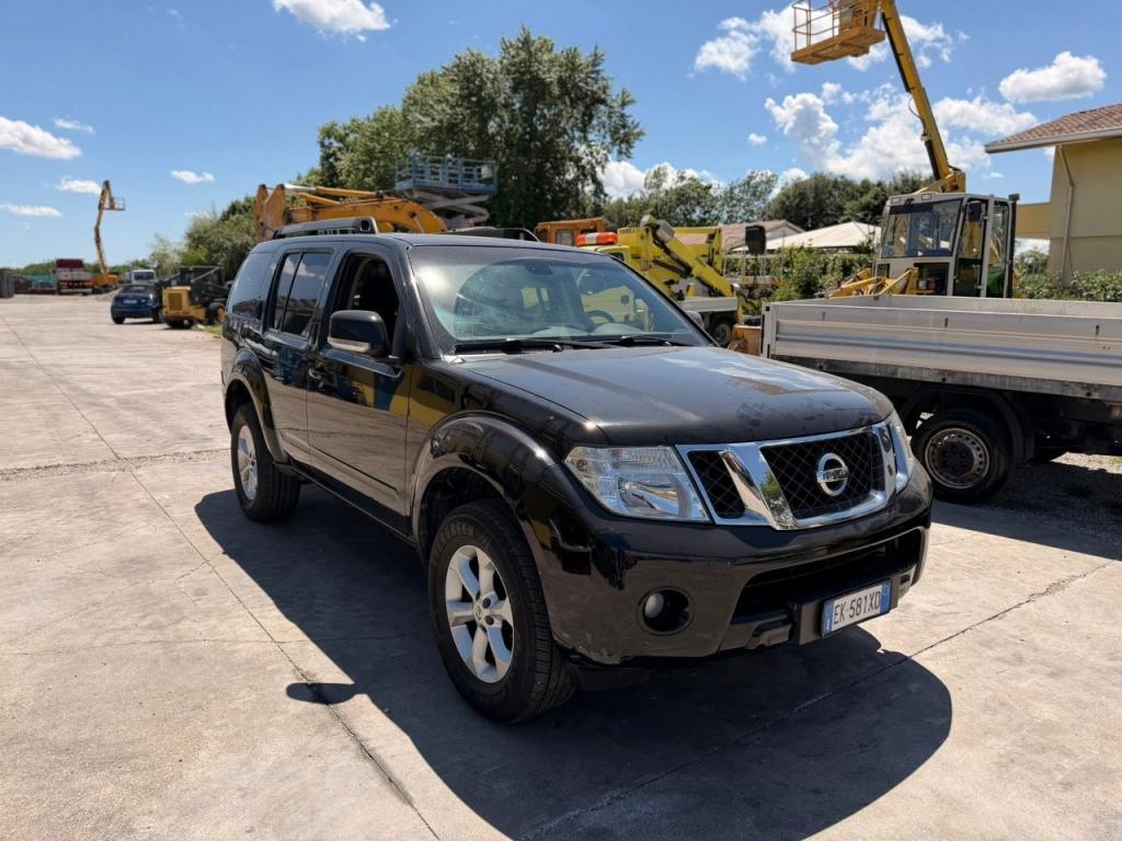 Nissan Pathfinder Foto 2