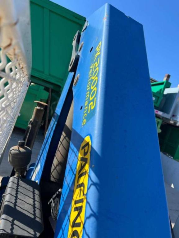 Palfinger SCARRABILE A PIANALE CON SPONDE E GRU Foto 8