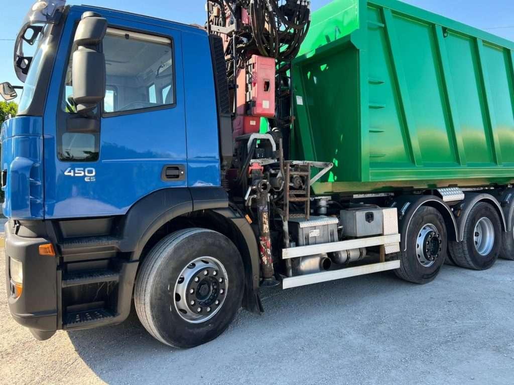 Iveco STRALIS 260.450 SCARRABILE CON GRU Foto 3