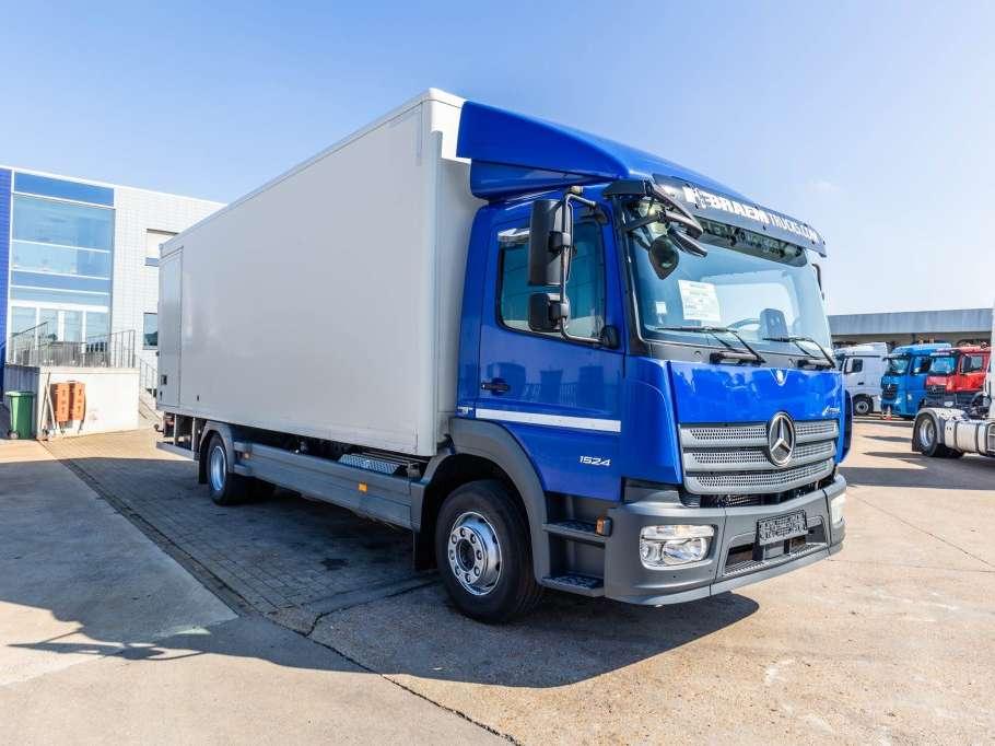 Mercedes-Benz ATEGO 1524 L + DHOLLANDIA 2T. Foto 2