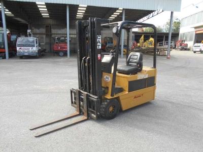 Caterpillar F35 vendida por Massucco T. Srl