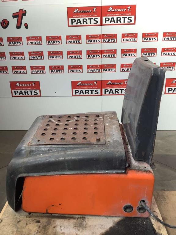 Cajón portaobjetos para Hitachi ZX160LC Foto 5