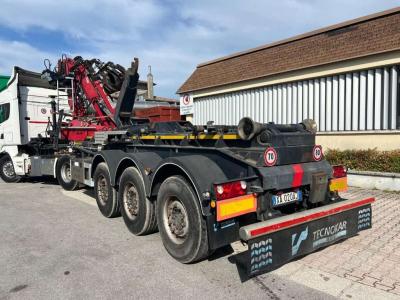 Tecnokar Trailers SCARRABILE CON GRU vendida por Aurora Srl