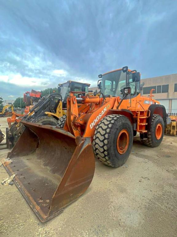 Doosan DL300 Foto 1