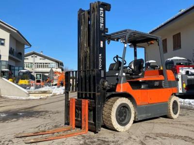 Toyota 7FBMF50 vendida por Massucco T. Srl