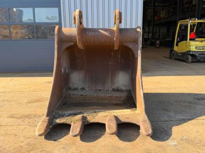 Caterpillar Caterpillar teeth Bucket 385 vendida por Big Machinery