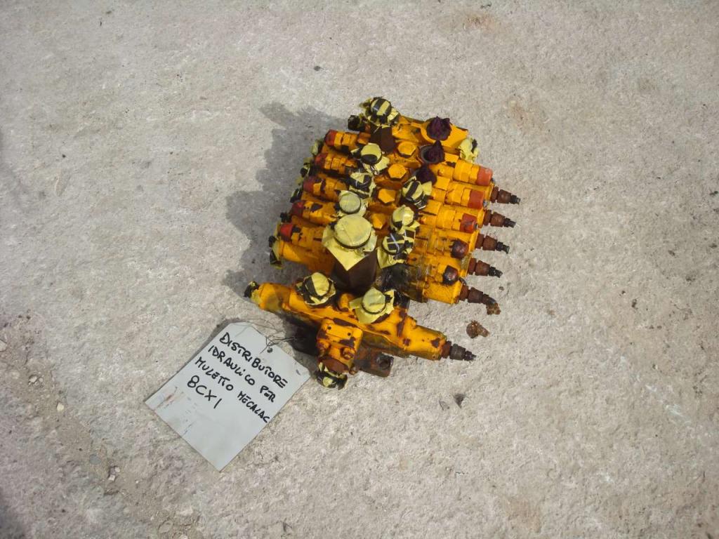 Distribuidor hidraulico para per Muletto Mecalac 8CXI Foto 2