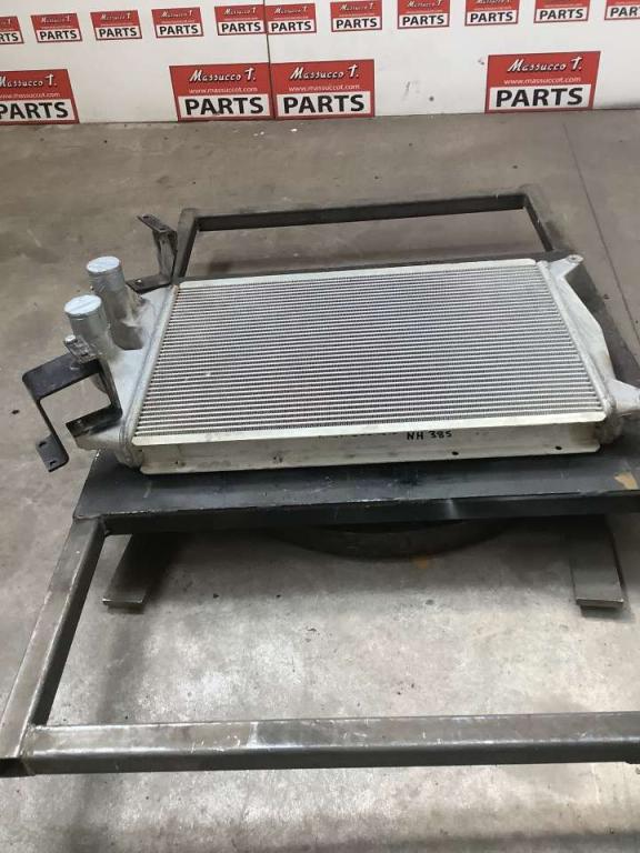 Radiador intercooler para New Holland E385 Foto 1