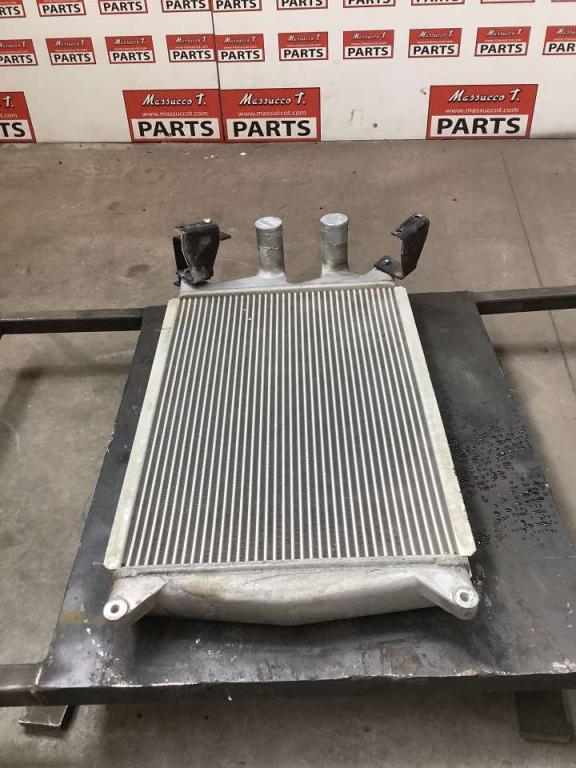 Radiador intercooler para New Holland E385 Foto 2
