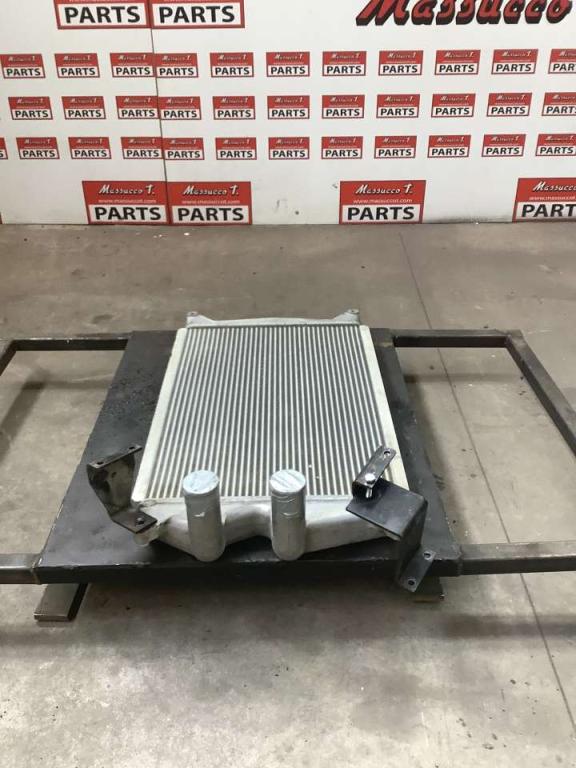 Radiador intercooler para New Holland E385 Foto 4