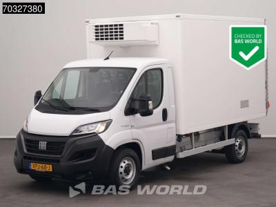 Fiat Ducato 140pk Laadklep Zijdeur Koelwagen Vriezer Airco D'Hollandia Euro6 Koeler Koeler Koelwagen Küh vendida por BAS World B.V.